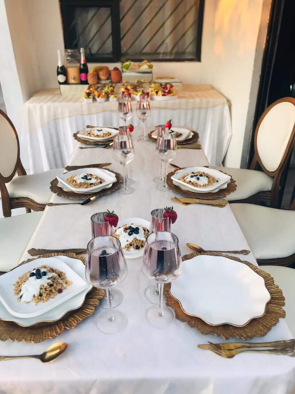 Finger Lunch — Granola Breakfast Table