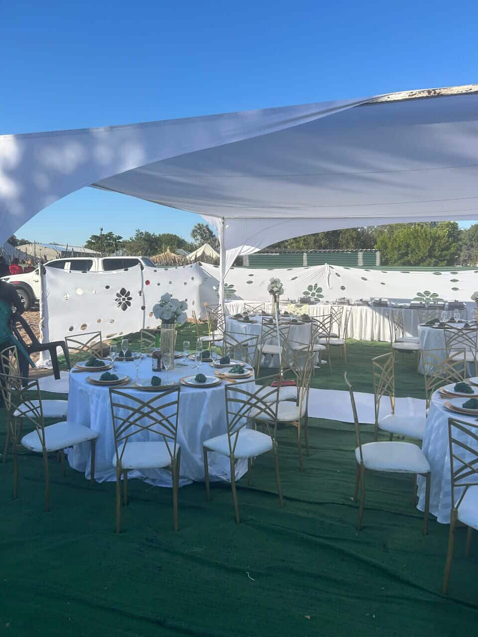 Outdoor Round Tables